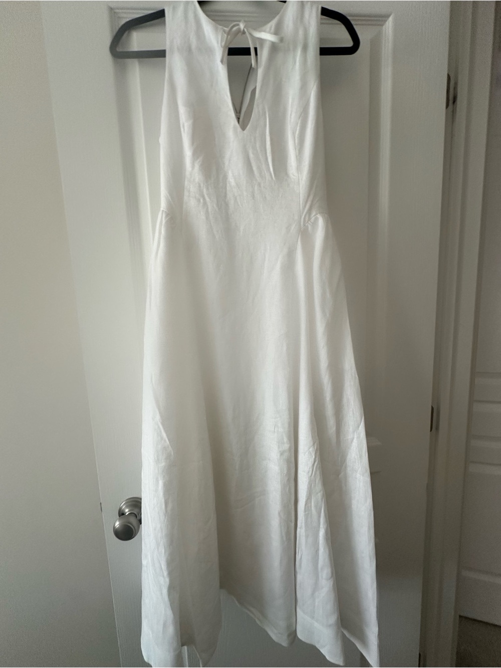 Aritzia White Sleeveless V-Neck Maxi Dress (Linen Dress)